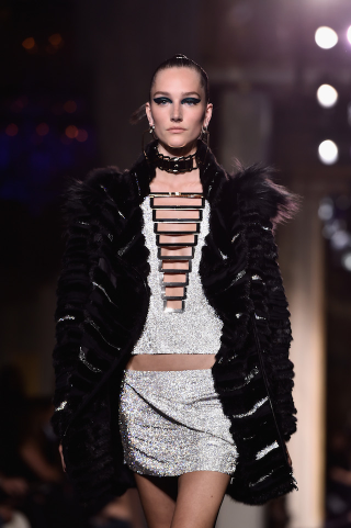 Illustration for article titled Versace Couture: For the Debutante-Slash-Dominatrix in You